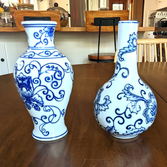 Pair of Blue & White Chinoiserie Vases Gourd and Urn Shaped Vintage - Picture 2 of 10